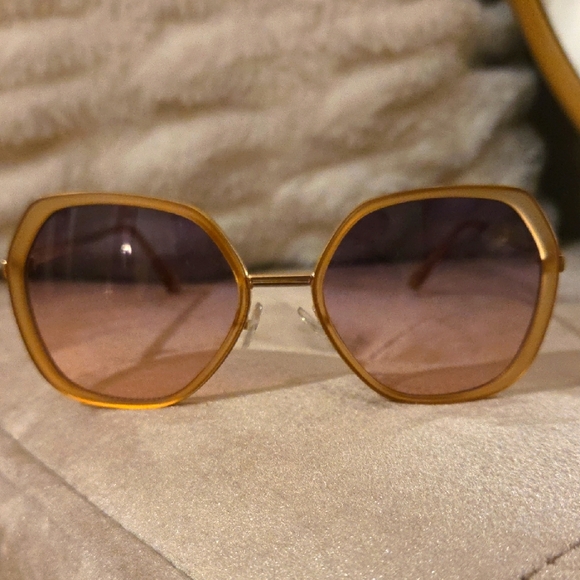 Laundry by Design Accessories - Laundry By Design Stylish Gold Oversized Sunglasses